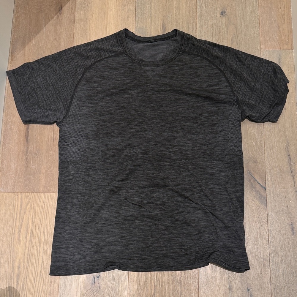 Lululemon Charcoal Gray Men's Short Sleeve Tee